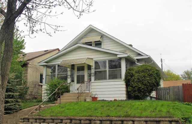 Clean, Efficient, recently renovated 3 Bedroom Near Green Line - 1179 Charles Avenue, St. Paul, MN 55104