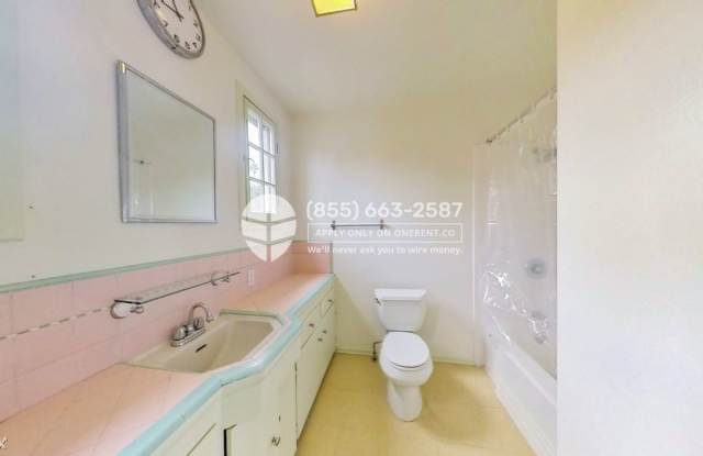 647 1/2 Strand Street - 647 1/2 Strand St, Santa Monica, CA 90405