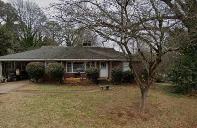 3 Bedroom 2 Bathroom Brick Home Gallery 1