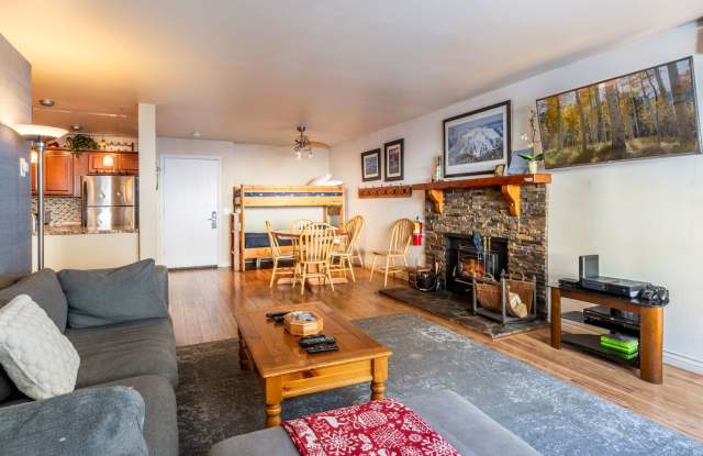 Flexible Furnished Rental Near Eagle Lodge photos photos