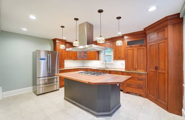 2158 Stratford Avenue photos photos