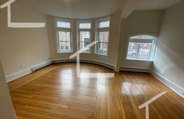 Large Studio Available 6/1/26 photos photos