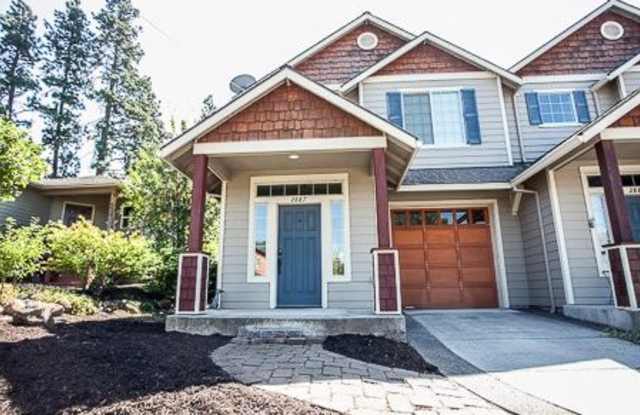 2887 May St - 2887 May Street, Hood River, OR 97031