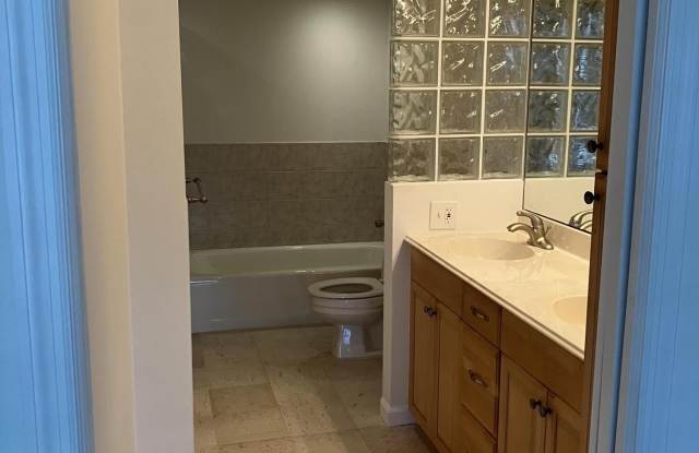 133 Bay Colony Drive N Gallery 4