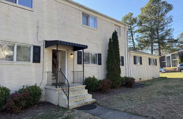 Adorable 2 Bedroom Convenient to UNCG  Downtown Greensboro photos photos