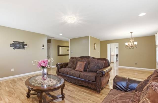 12426 Chalford Lane Gallery 4