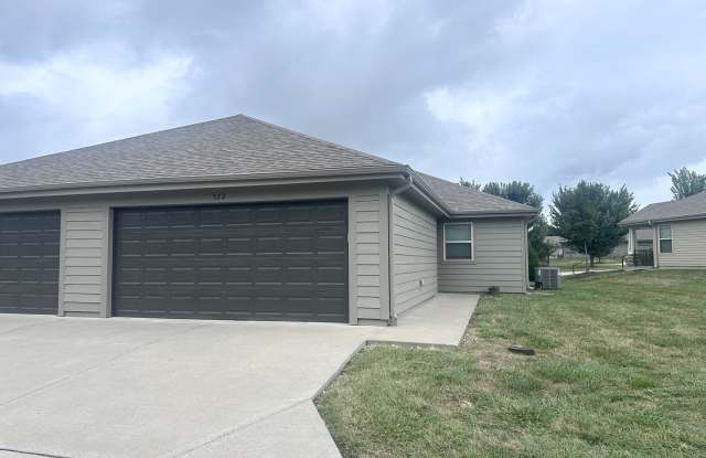 Single Level 2 Bed | 2 Bath | 2 Car Attached Villa in Blue Springs Gallery 3