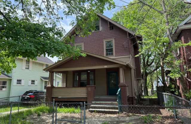 Charming 4-Bedroom Single Family Home for Rent! photos photos