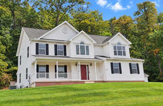 4 Bed / 2-1/2 Bath Single Family Home Gallery 3