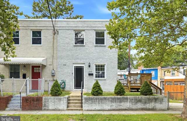 248 KENILWORTH Avenue NE Gallery 1