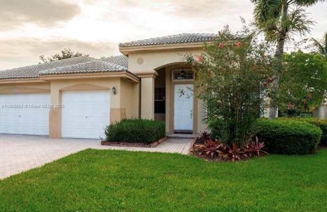 998 NW 167th Ter photos photos
