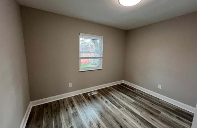 437 S Clay Avenue Gallery 4