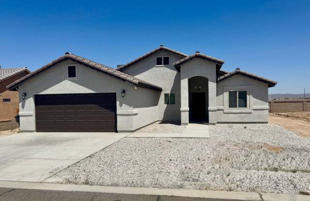 Enjoy the afternoon views in the 3 Bedroom Two Bath Wellton Rental. photos photos