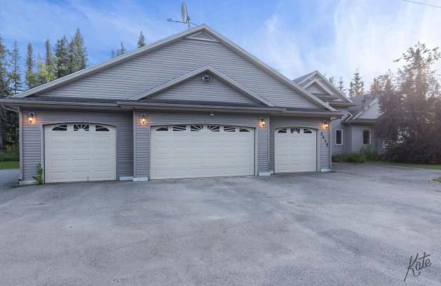 CENTURY 21 Gold Rush – Beautiful 4-Bedroom Waterfront Home for Rent! (Fairbanks) Gallery 4