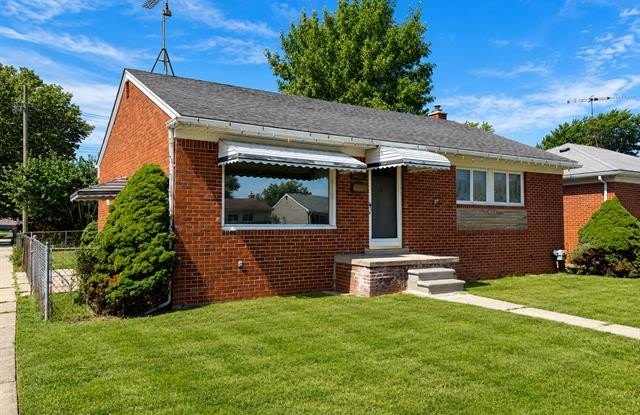24805 Johnston Avenue Gallery 2