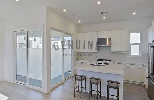 Spacious 4Bd 4Ba Tri-Level Home in Luna Park Community in Irvine photos photos