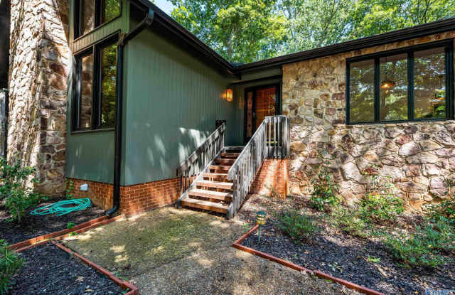7705 Foxfire Drive SE Gallery 3