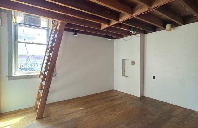 306 1/2 N Main St Gallery 4