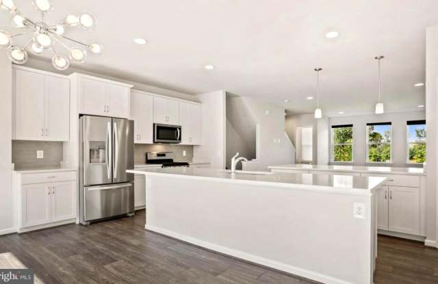 8376 SALLYPORT STREET - 8376 Sallyport Street, Laurel Hill, VA 22079