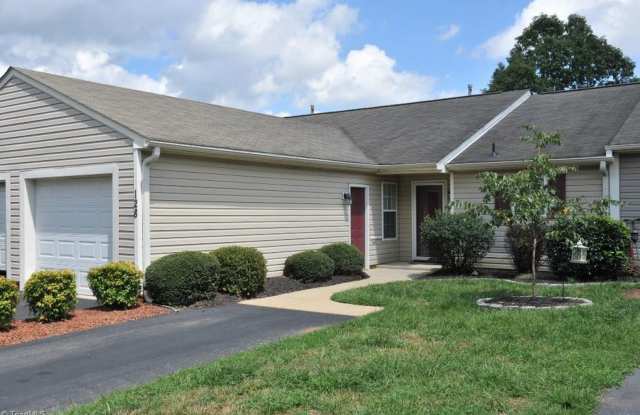 One level living with 1 car garage on golf course photos photos