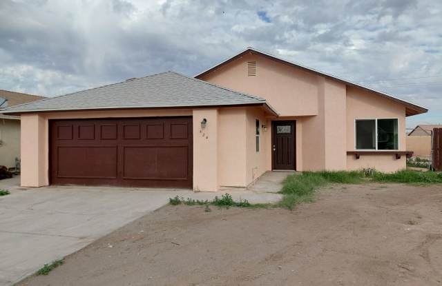 Spacious Home for Rent in Imperial! - 424 Vaquero Trail, Imperial, CA 92251