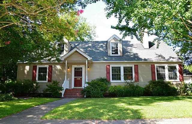 LARCHMONT - 1614 Magnolia Avenue, Norfolk, VA 23508