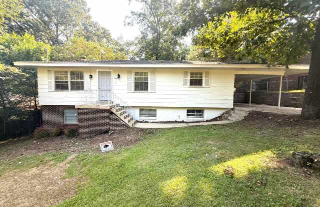 **5 Bedroom 3 bath located in Forest Hills**Call our self showing number to schedule a tour 334-366-9198 photos photos