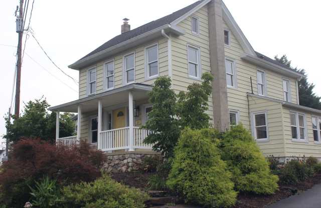 Spacious & Stylish 4-Bedroom home with Modern Amenities – Ideal Location! Gallery 3