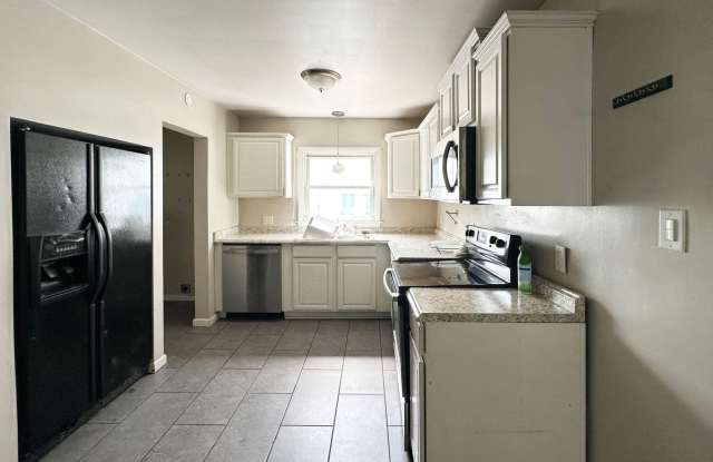 COMING SOON-Lovely Vintage 4 BR Home Near Castlewood Park! Off-Street Parking, Dogs Ok! Gallery 4