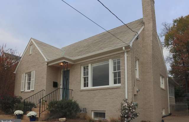 1723 OAKCREST DR - 1723 Oakcrest Drive, Alexandria, VA 22302