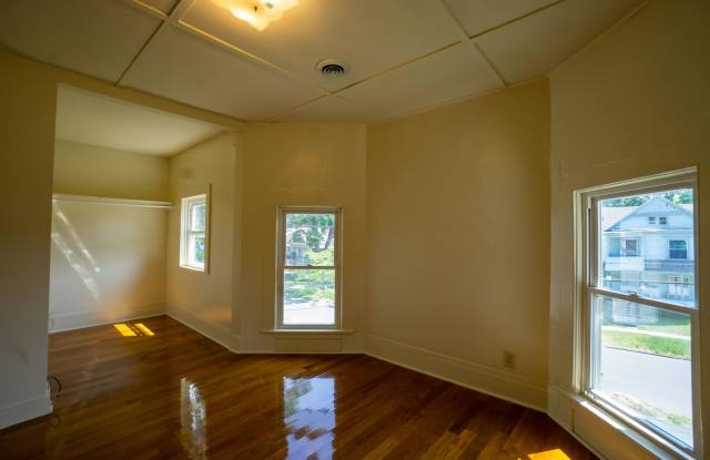 556 Columbus Ave- Second Floor 3 Bedroom Flat Available June 1, 2027 Gallery 2