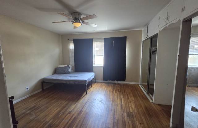 871 E Franklin Ave photos photos