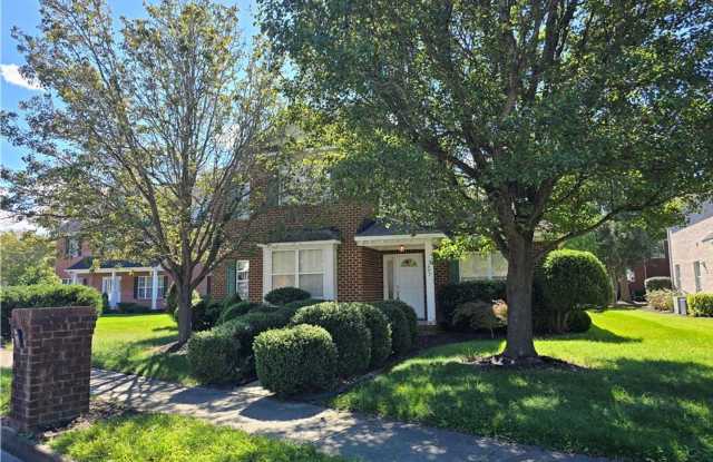 Warrington Hall - 905 Riddlehurst Avenue, Chesapeake, VA 23320