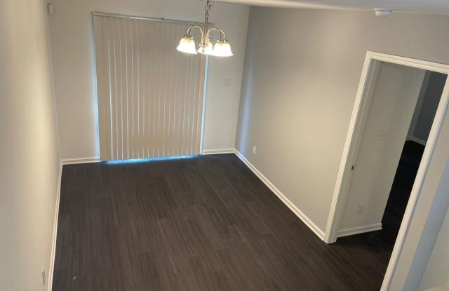 Room in 3 Bedroom Home at Tennyson Dr Gallery 4