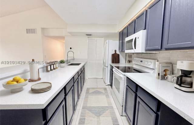 9905 Westwood Dr Gallery 2