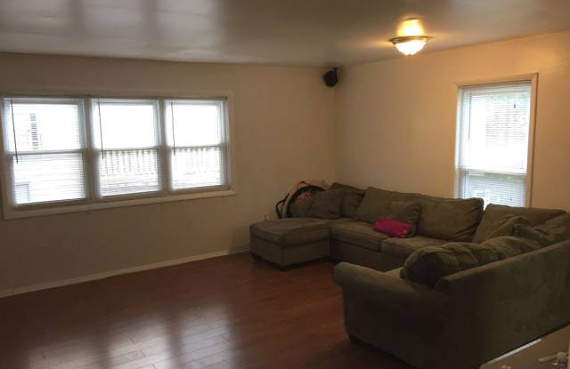 26 MAPLE HOLLOW CT Gallery 2