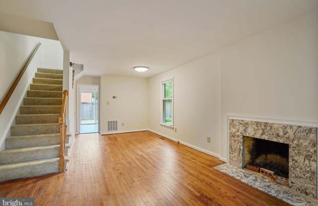 542 COLECROFT COURT Gallery 4