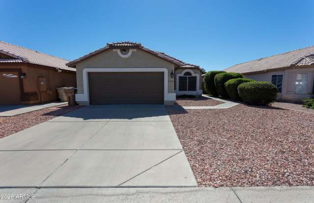 LOVELY SINGLE LEVEL 3 BEDROOM W/DEN 2 BATH PEORIA HOME VERY CLEAN! photos photos
