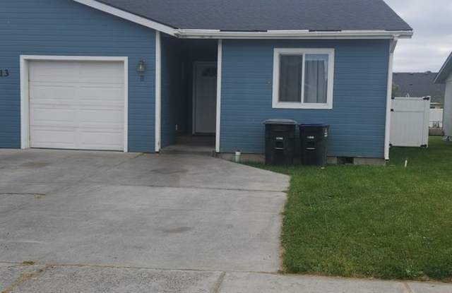 3 Bed 2 Bath one story duplex w/ single car garage in Moses Lake Gallery 1