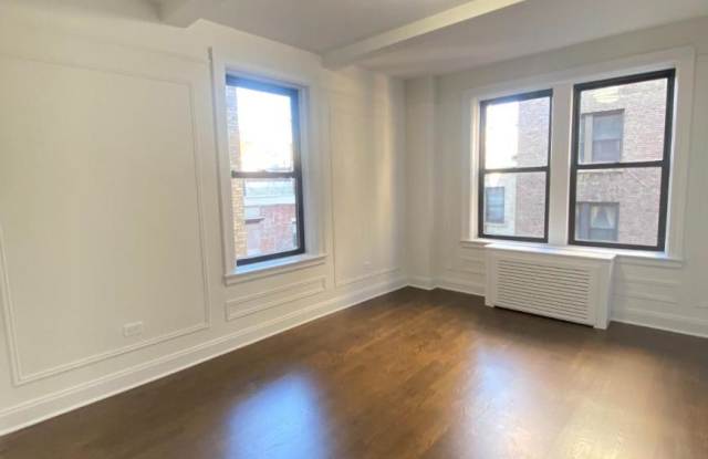 25 West 68th Street Gallery 1
