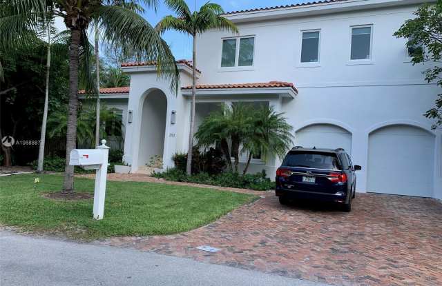 252 Hampton Ln Gallery 2