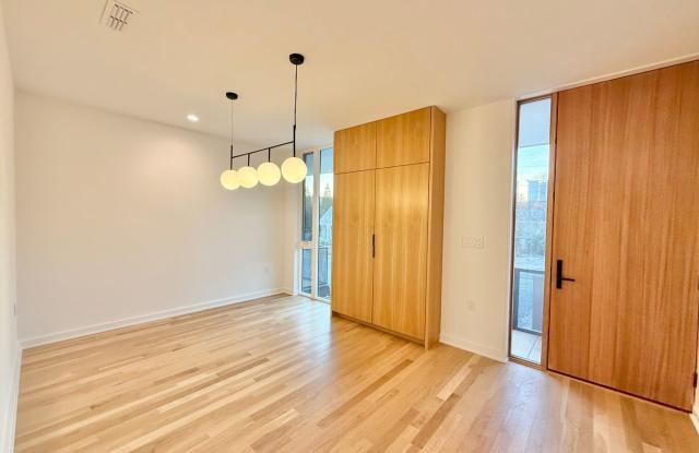 Beautiful 4BD, 3.5BA Downtown Raleigh Luxury Townhome with an Additional Bonus Room, Walkable to Premier Shopping & Dining Gallery 3