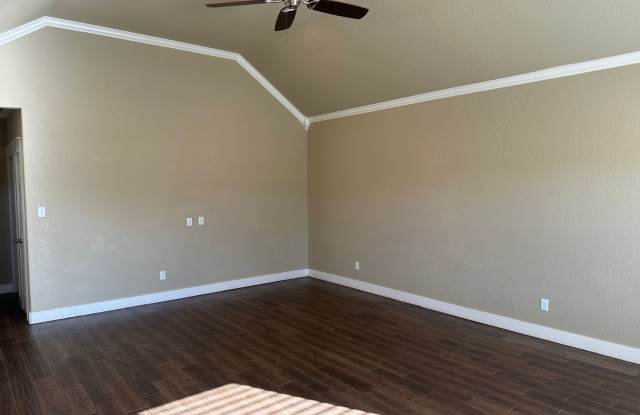 Fully furnished 3-bedroom, 3-bath Gallery 4