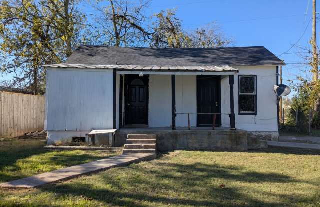 1 Bed 1 Bath with Fenced Yard on Corner Lot - 309 West Avenue P, Temple, TX 76504
