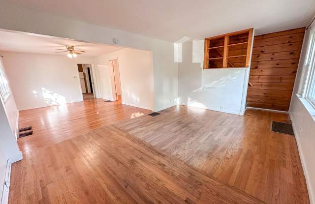 757 Sinclair NE - FREE OCTOBER RENT Gallery 3