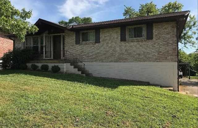 Nice ranch on basement in Charlotte Park - 521 Landau Drive, Nashville, TN 37209