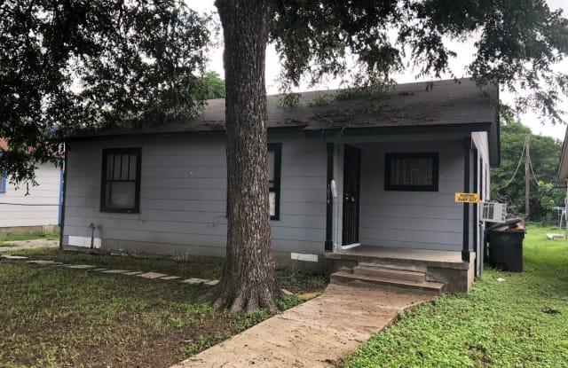 1018 Lee Hall - 1018 Lee Hall Street, San Antonio, TX 78201