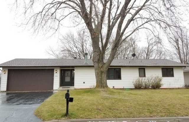4316 Nicols Road Gallery 2
