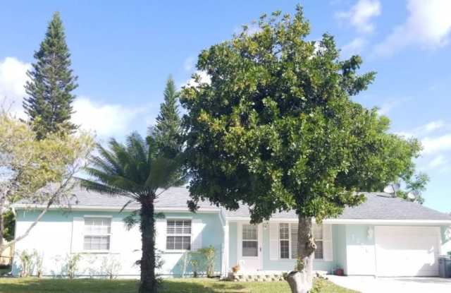 Home for Rent 3/2 possible 4th bedroom oversized screened in back patio - 1320 Southeast Buckingham Terrace, Port St. Lucie, FL 34952