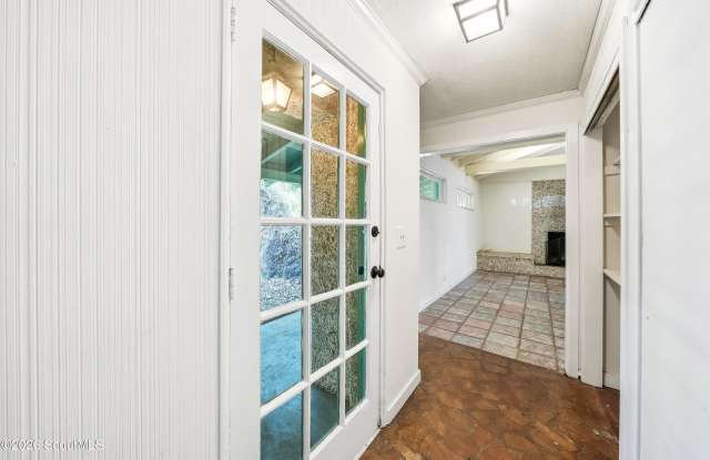 1914 2nd Avenue Gallery 2